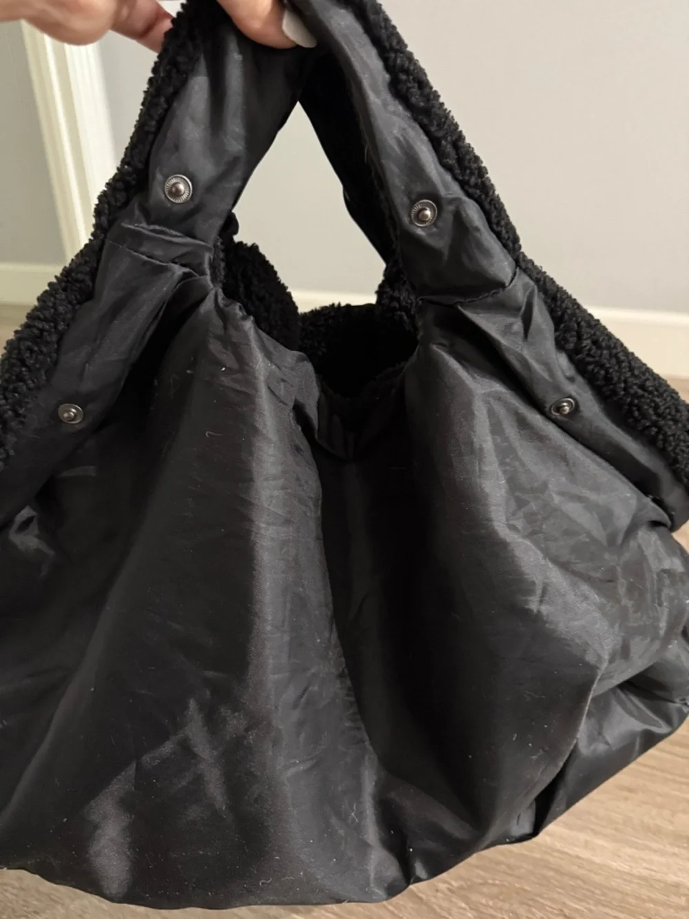 Hotel Doggy dog car seat and carrier in black with Sherpa Trim and strap